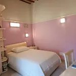 Serena לינה וארוחת בוקר 3*