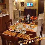 לינה וארוחת בוקר Serena